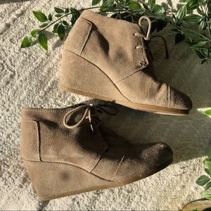 Toms Desert Suede Booties/wedges!